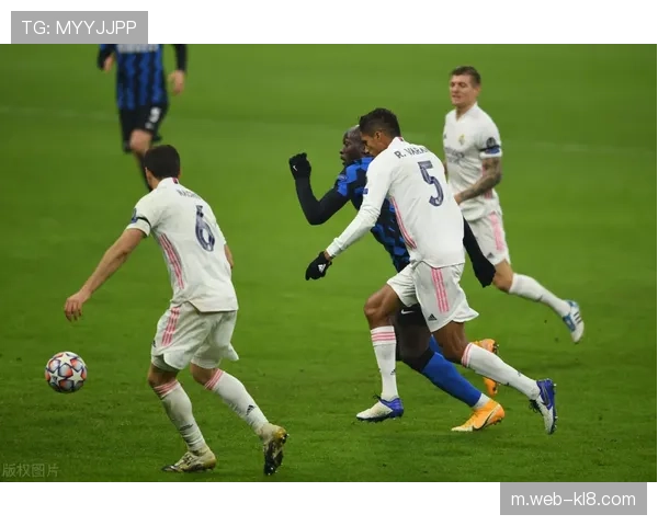 阿森纳动态三中卫体系演进 边翼卫前插成进攻重要发起点