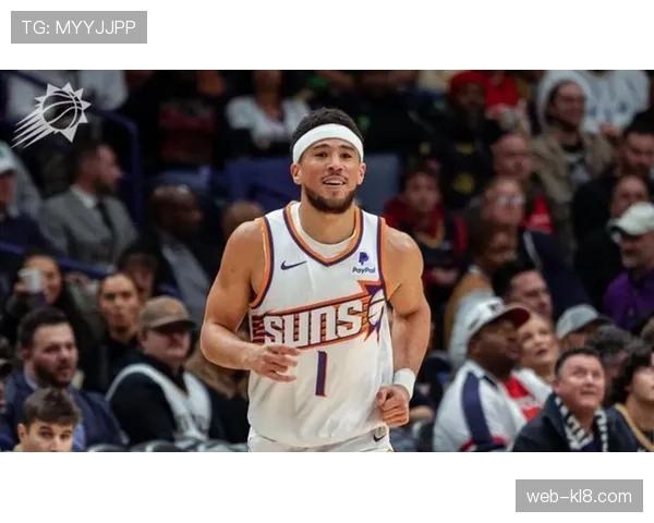 布克与比尔兼容性数据逐步改善,太阳后场双核同时在场效率本月有所提升 布克与比尔兼容性数据逐步改善,太阳后场双核同时在场效率本月有所提升